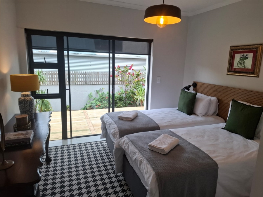 To Let 2 Bedroom Property for Rent in Clovelly Western Cape